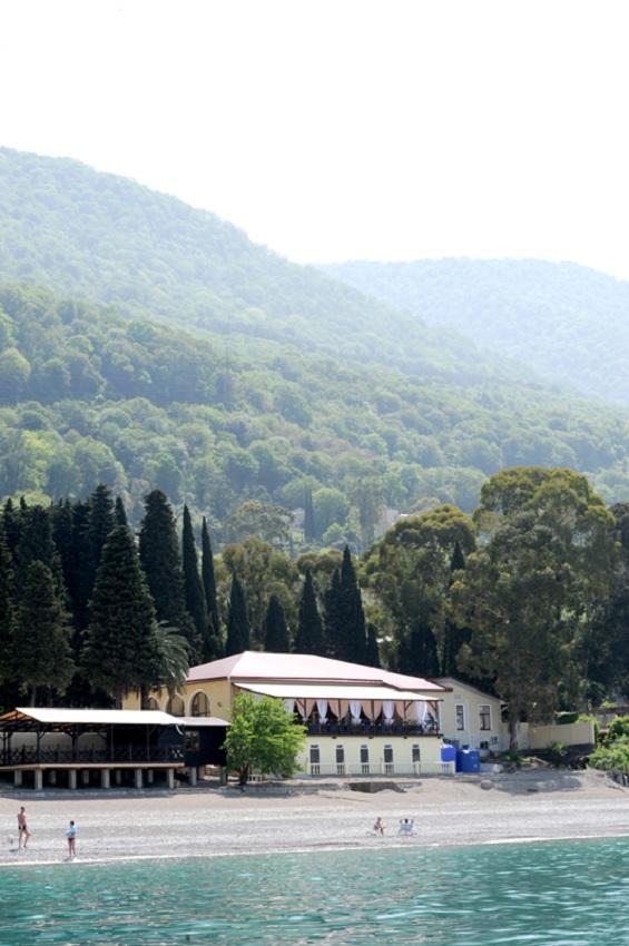 Lazurniy Bereg Hotel Gagra Exterior photo