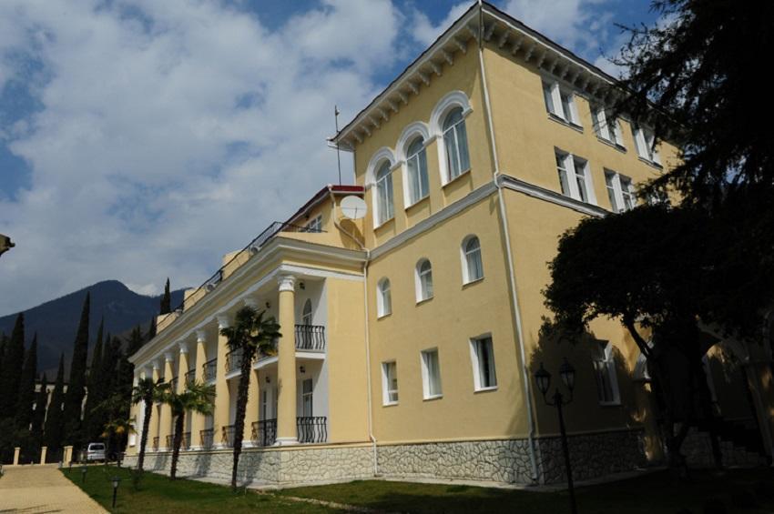 Lazurniy Bereg Hotel Gagra Exterior photo