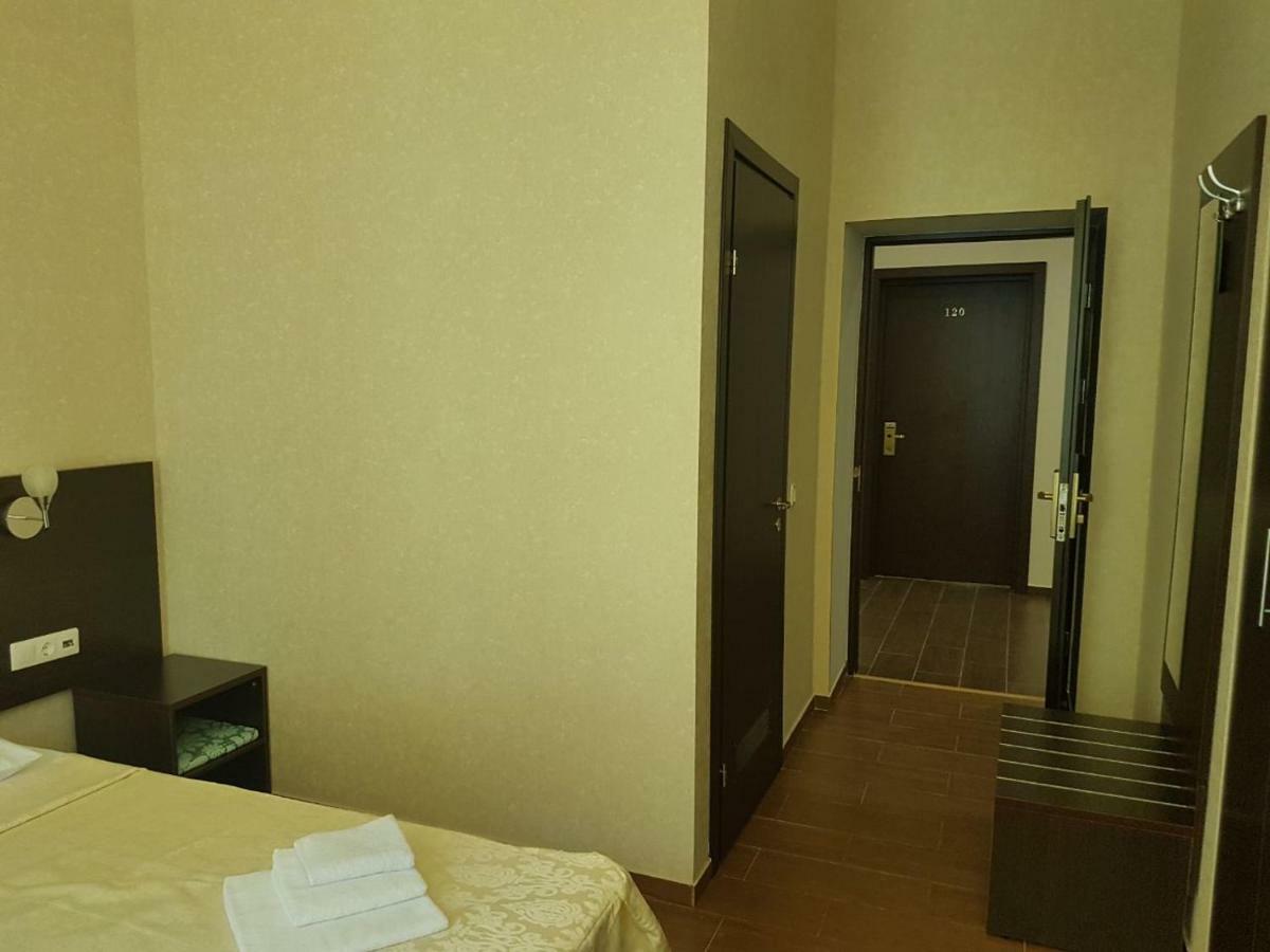 Lazurniy Bereg Hotel Gagra Exterior photo